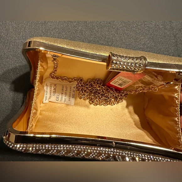 Kelly & Katie Curves Crystal Clutch Gold NWT - Picture 14 of 16